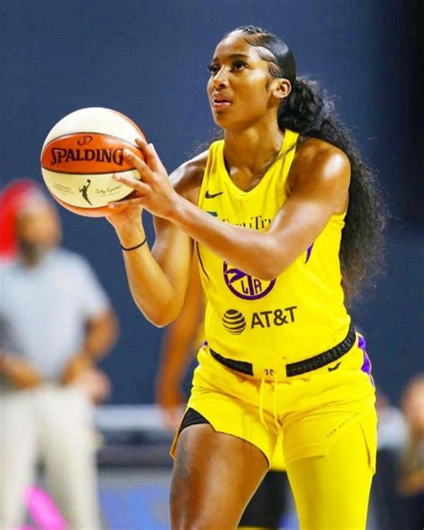 11 Hottest Female Basketball Players (2024 Updated)